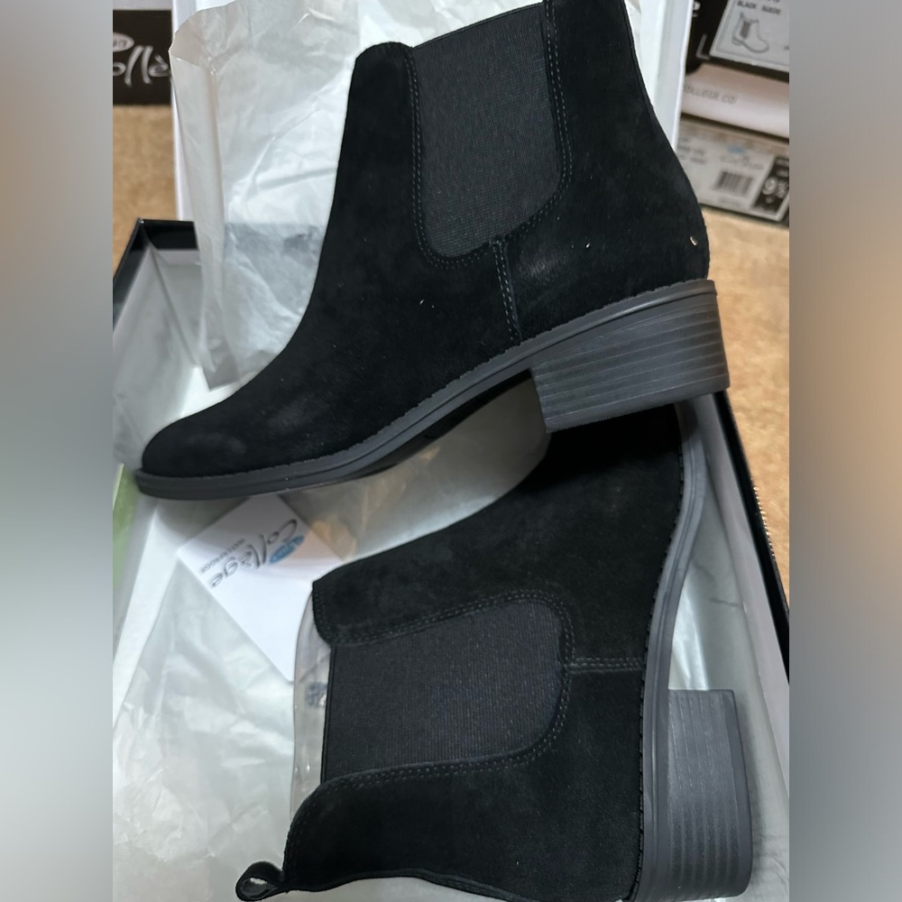 Aqua College Womens Lori Almond Toe Ankle bootie, Black Suede, Size 9.5